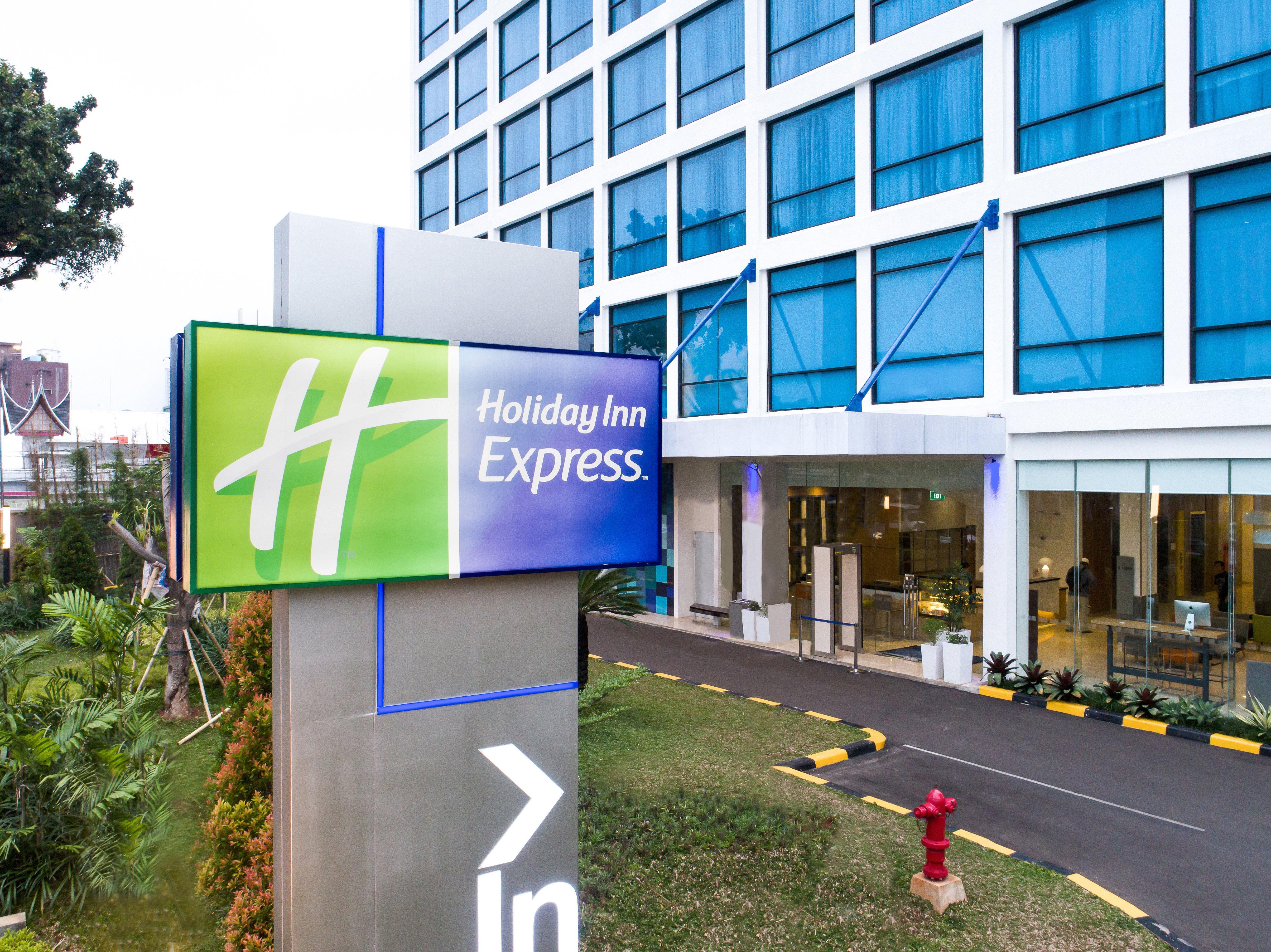 Holiday Inn Express Jakarta Matraman By Ihg Exterior foto