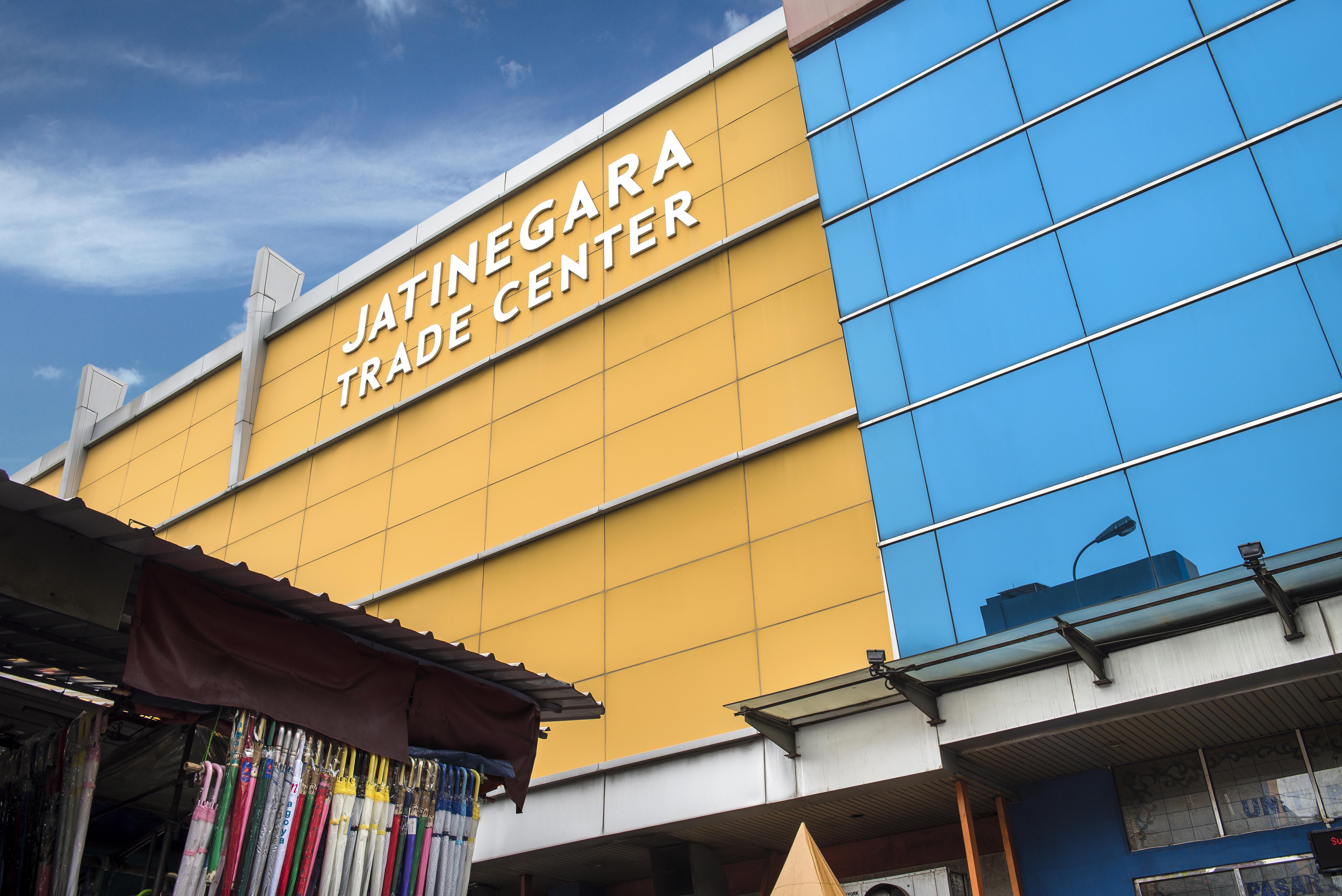 Holiday Inn Express Jakarta Matraman By Ihg Exterior foto